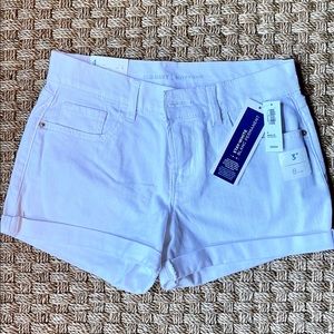 Old Navy white boyfriend shorts. NWT Sz 4